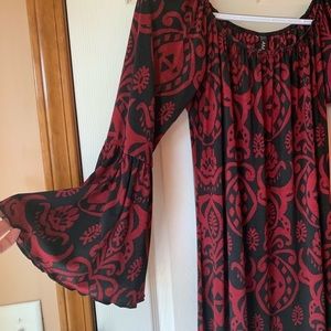 Flowing red/black pattern dress, flare sleeves, M